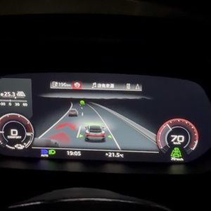 Audi 儀表升級首選|解鎖 e-tron Q8 三線道道路虛擬實境 2025推薦 (金鉑先生)