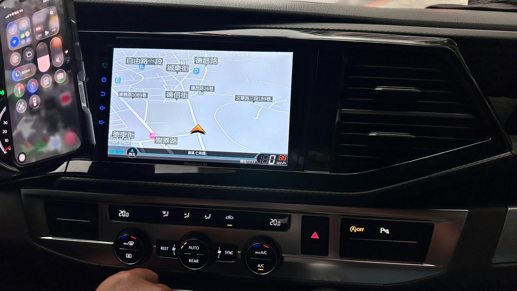 T6.1安卓主機施工案例|原車環景移植、保留駐車暖氣與Type-C|金鉑先生 3 VW T6.1升級無限科技T10安卓主機施工車輛