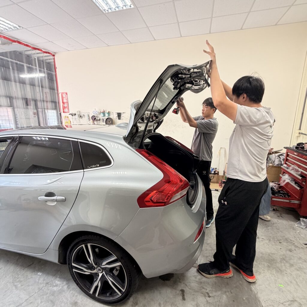 台南VolvoV40電動尾門改裝|價格、工時與實車案例 2 台南Volvo V40電動尾門改裝施工